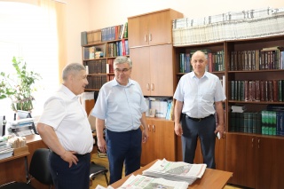 ТР Фәннәр Академиясе Президенты ТР Фәннәр Академиясенең Татар энциклопедиясе һәм төбәкне өйрәнү институты коллективы белән очрашты
