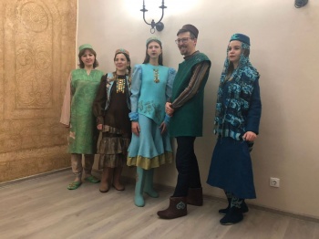 ТӘҺСИдә  татар халык стилендәге киез һәм ефәк эшләнмәләр   тәкъдим ителде